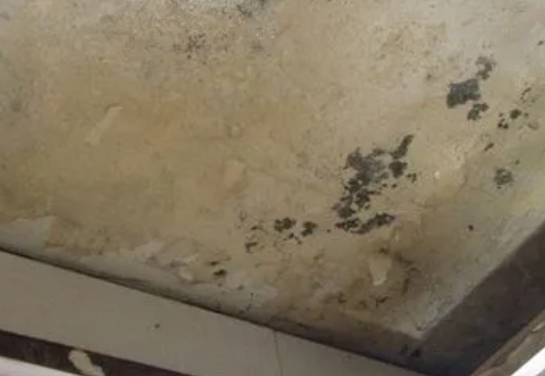 通道阳台漏水维修公司分享下通道卫生间渗水维修需要注意哪些问题。